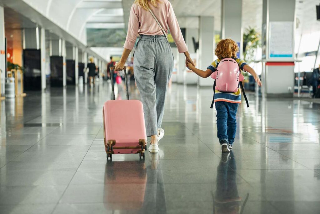 Posso viajar com meu filho sem autorização do pai?